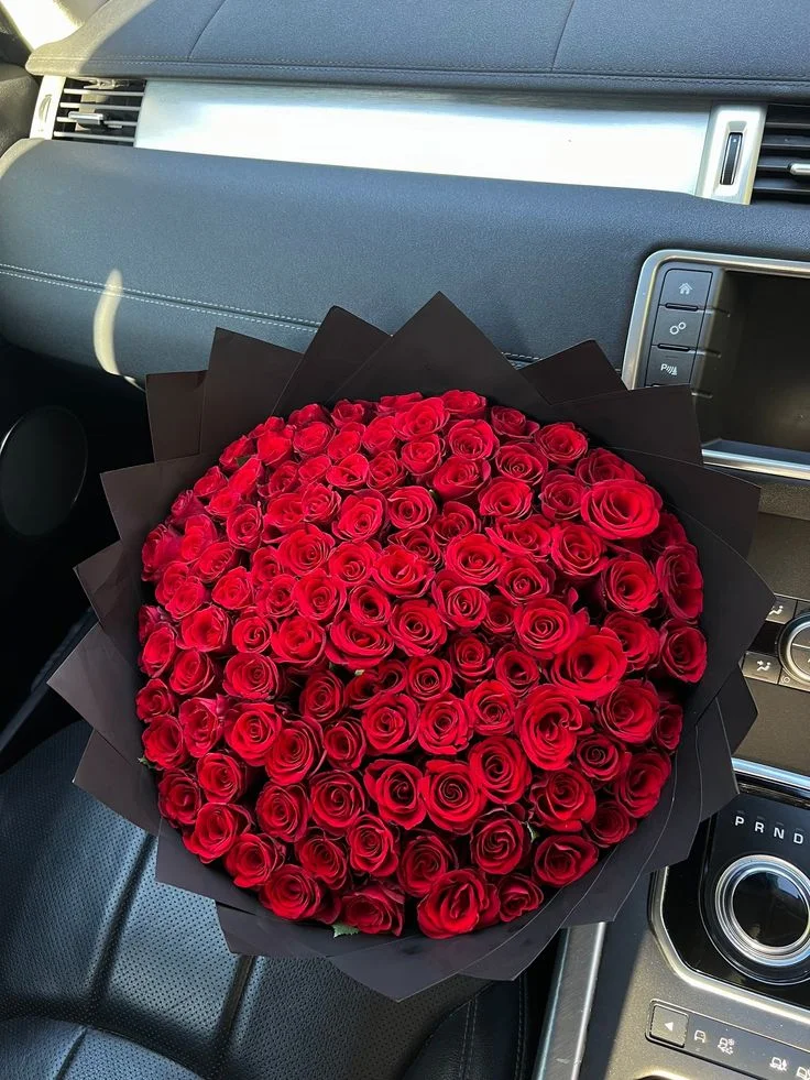 VIP Standard 100 Roses Bouquet