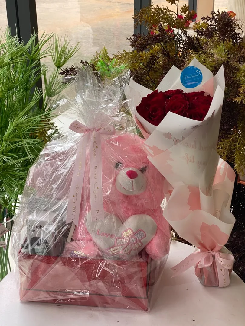 The Signature Pink Luxe Hamper