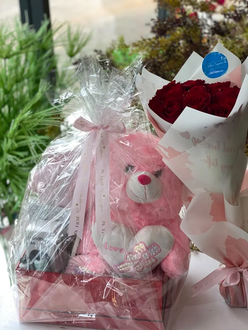 The Signature Pink Luxe Hamper