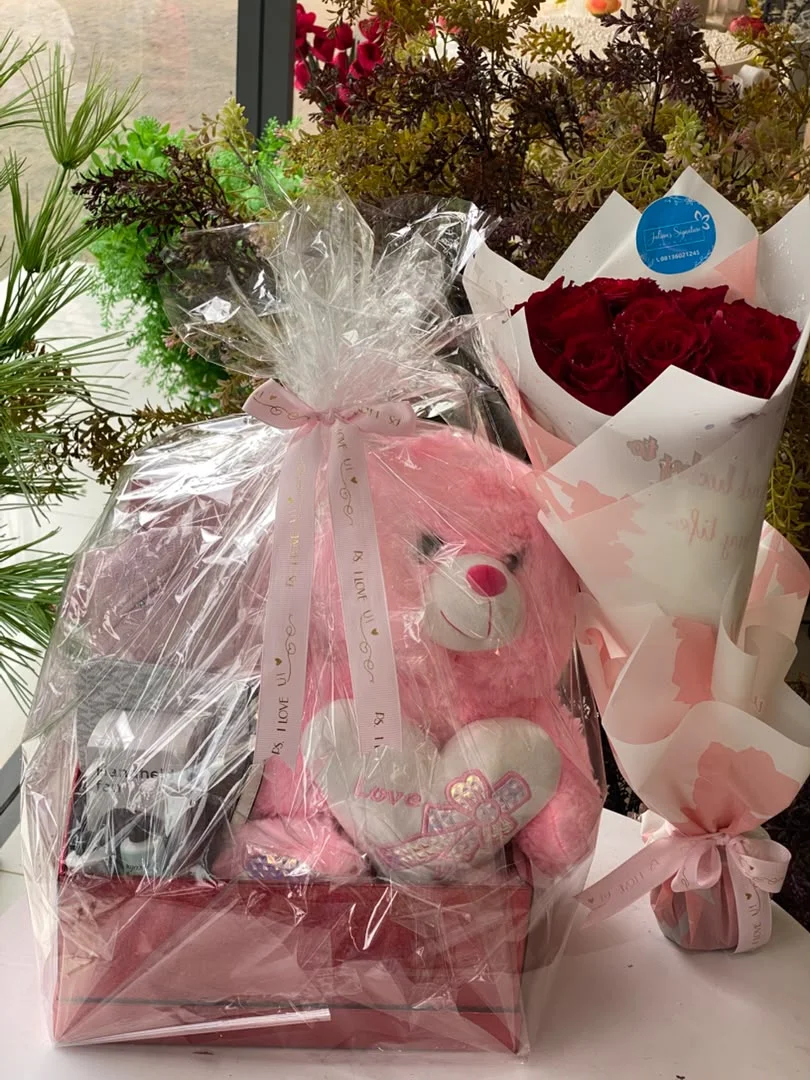 The Signature Pink Luxe Hamper