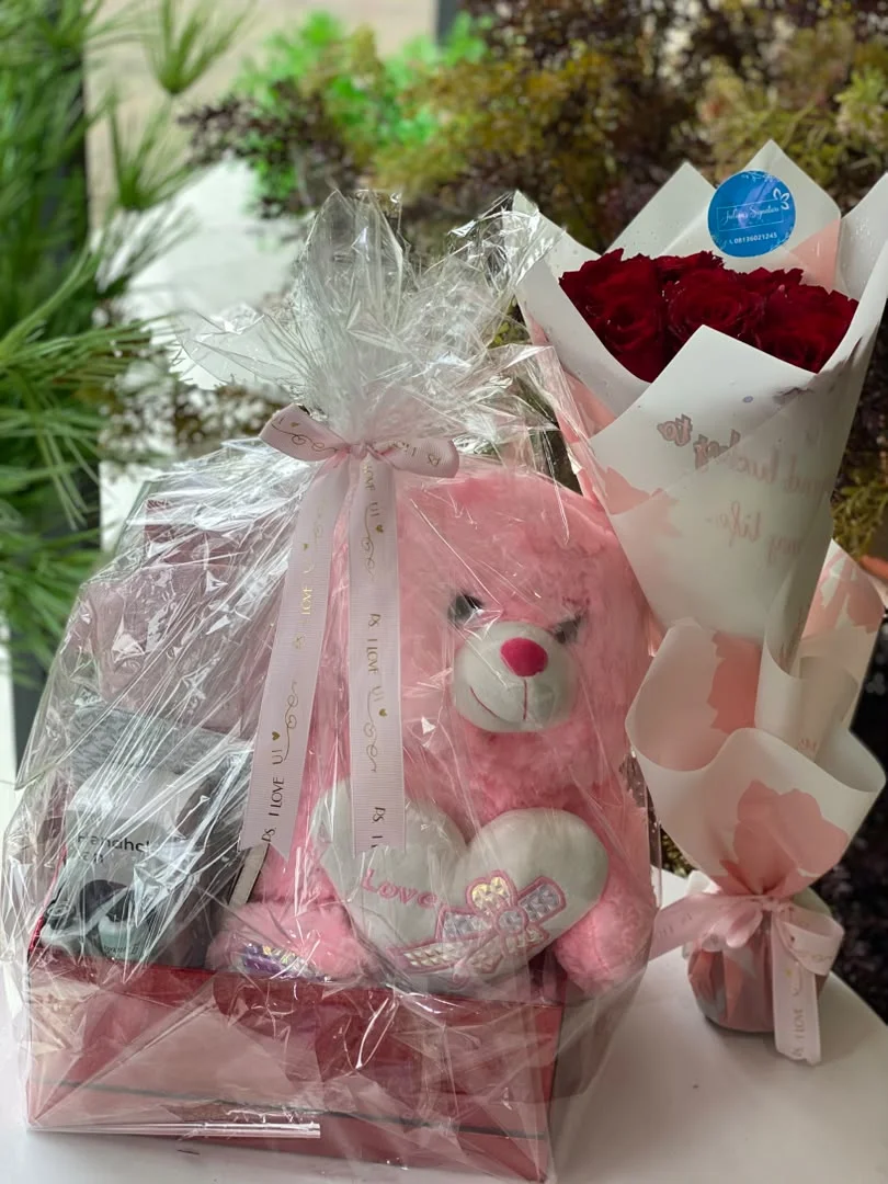 The Signature Pink Luxe Hamper
