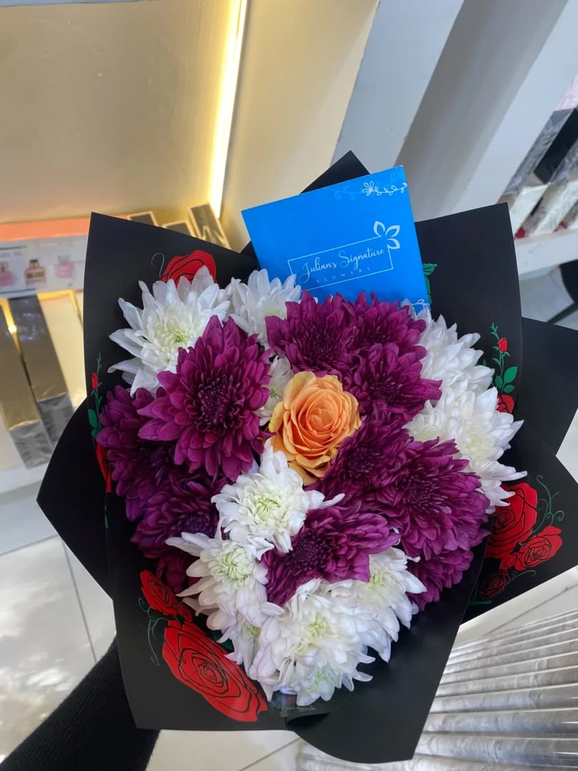 The Signature Eight Mixed Bouquet
