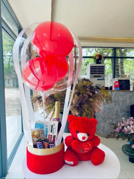 The Signature Balloon Gift Box