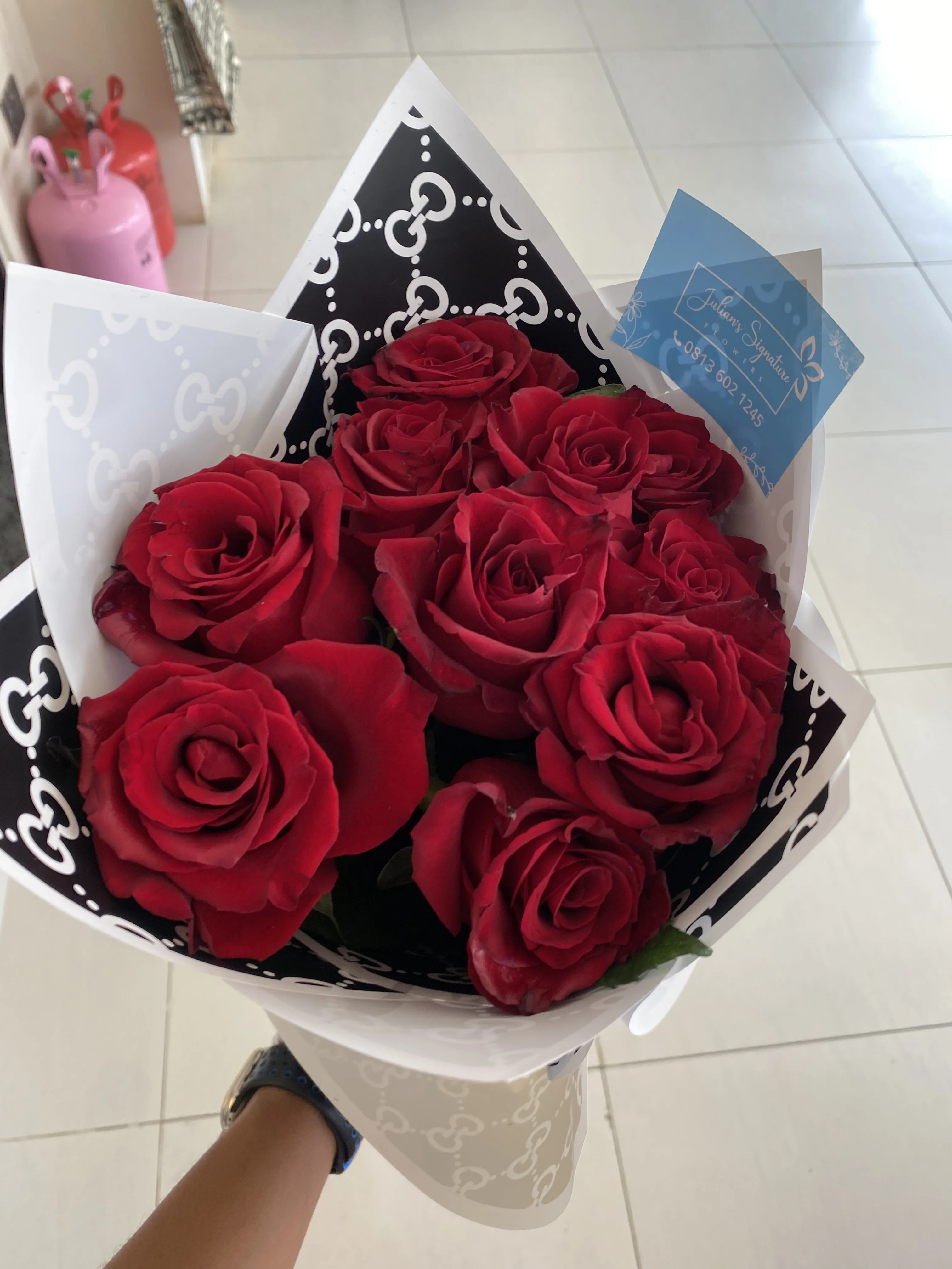 The Signature 10 Roses Bouquet